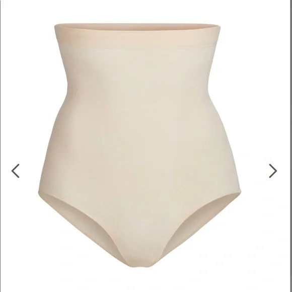 NWT SKIMS sculpting high wasted brief - Picture 2 of 7